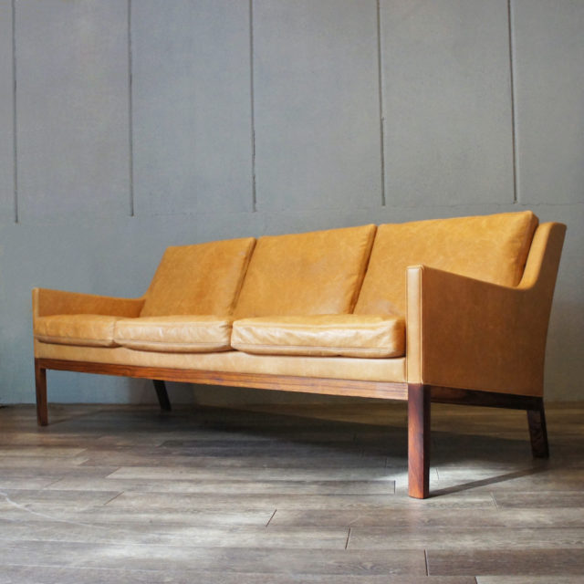 1960’s Denmark “Kai Lyngfeldt Larsen” Design Leather × Rosewood 3 Seater Sofa for Søren Willadsen