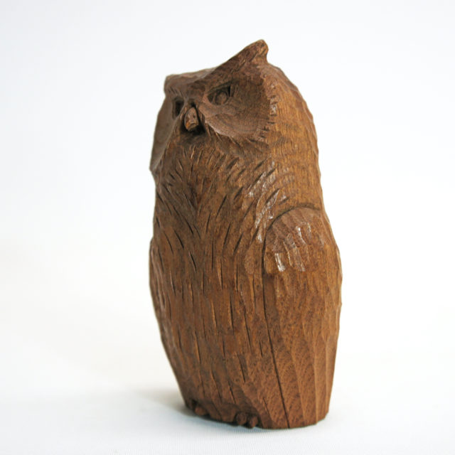 アイヌ彫刻 “川上 哲” 槐 (エンジュ) 木彫 “島梟／シマフクロウ”