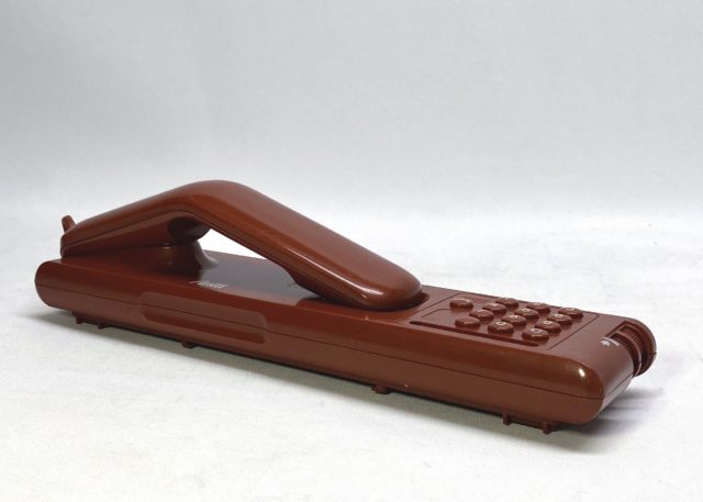 1985 “Antti Nurmesniemi / アンティ・ヌルメスニエミ” Design “Antti Slim” Telephone for “FUJITSU”