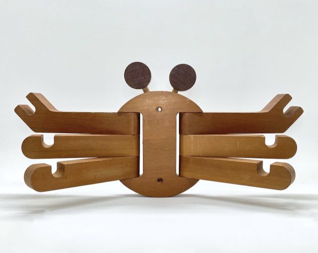 鐘々江茂則デザイン “MY PET HANGER / カニ”