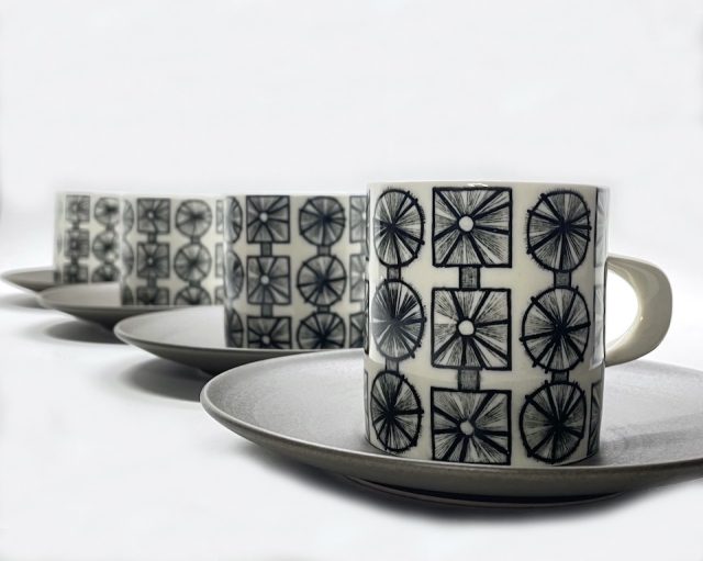 60’s “中上良子” デザイン “知山窯” カップ&ソーサー：放射角丸